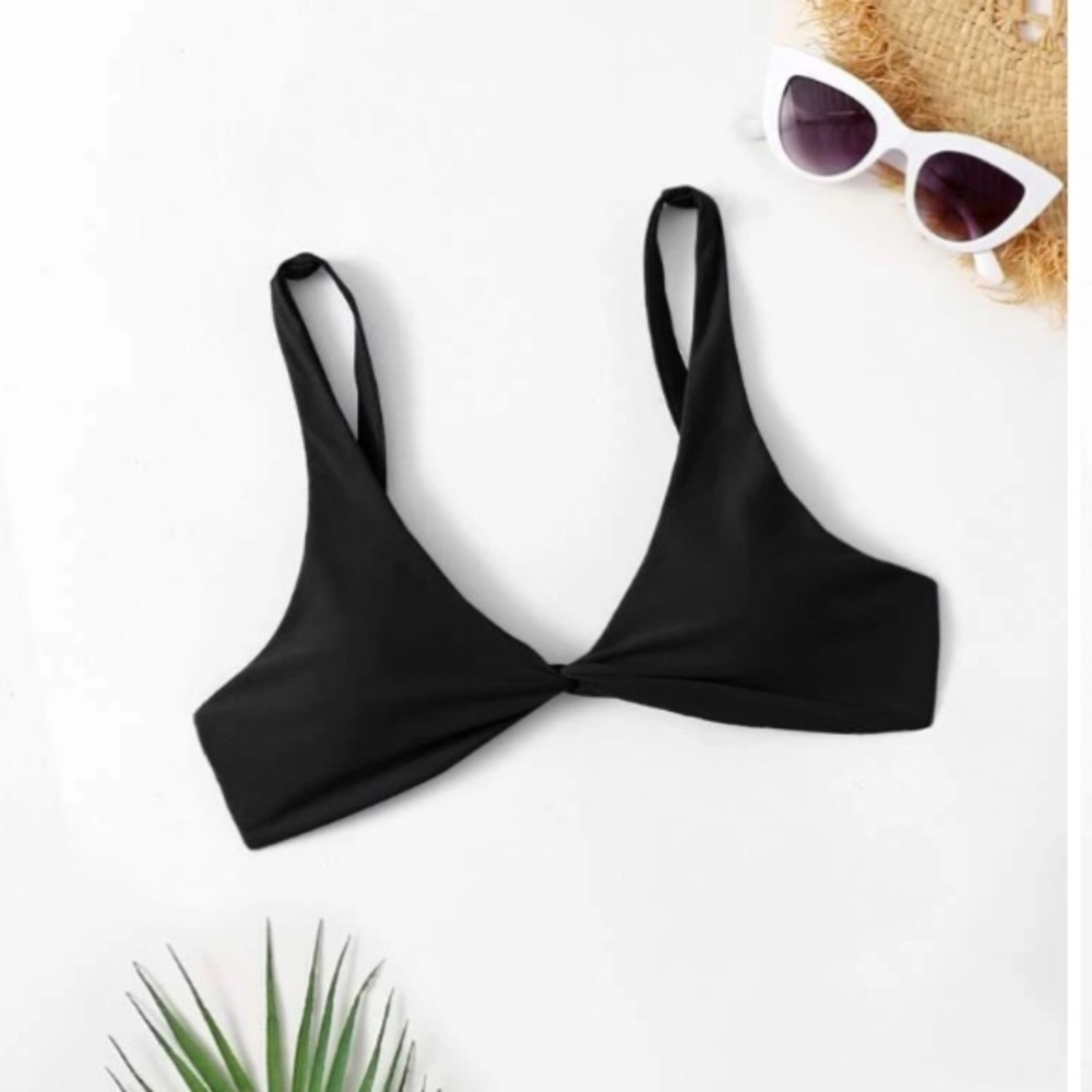 Shein twisted detail bikini Top (Black) new with tags.